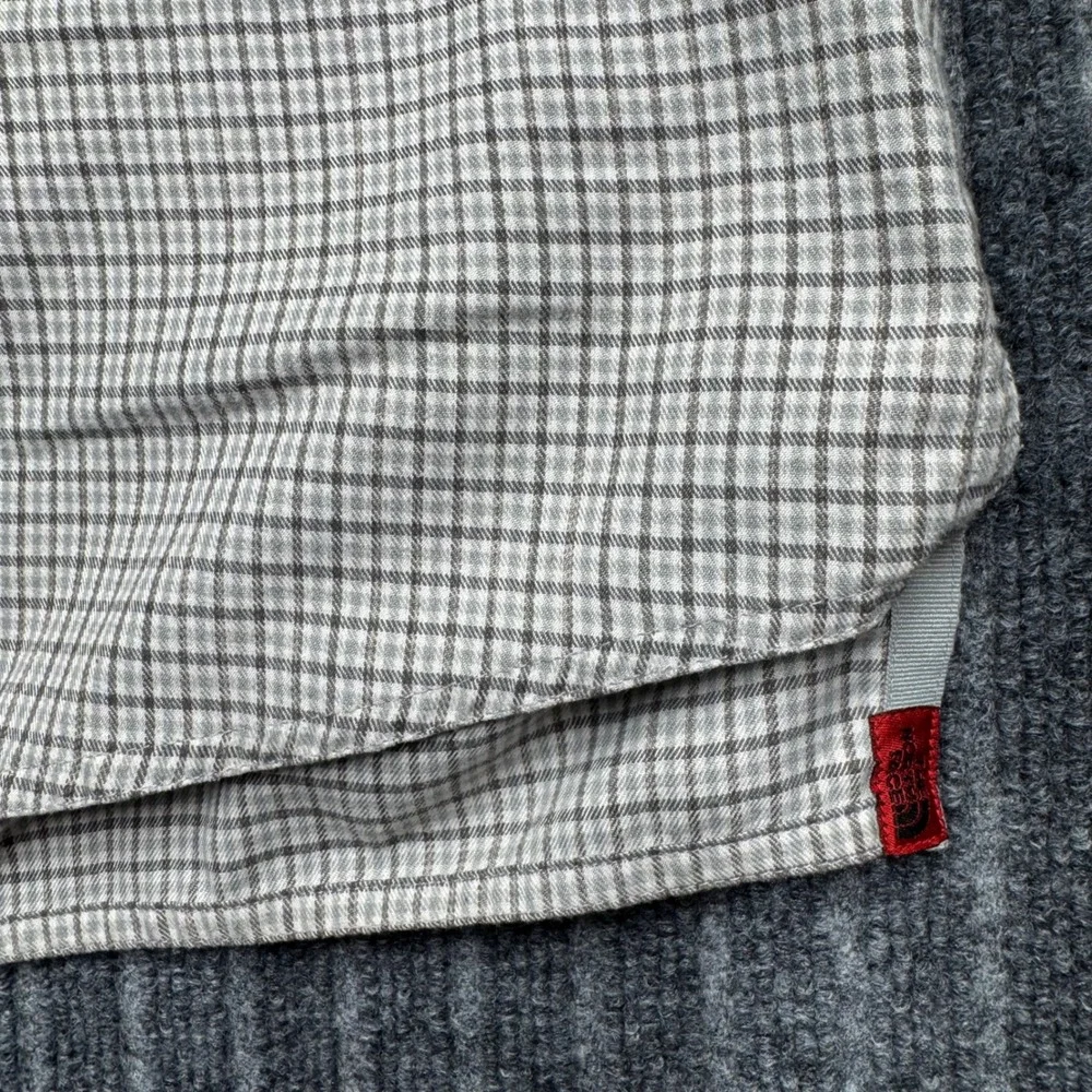 The North Face Button Down Shirt Large Gray Plaid Outdoor Hiking L/G (2178)
